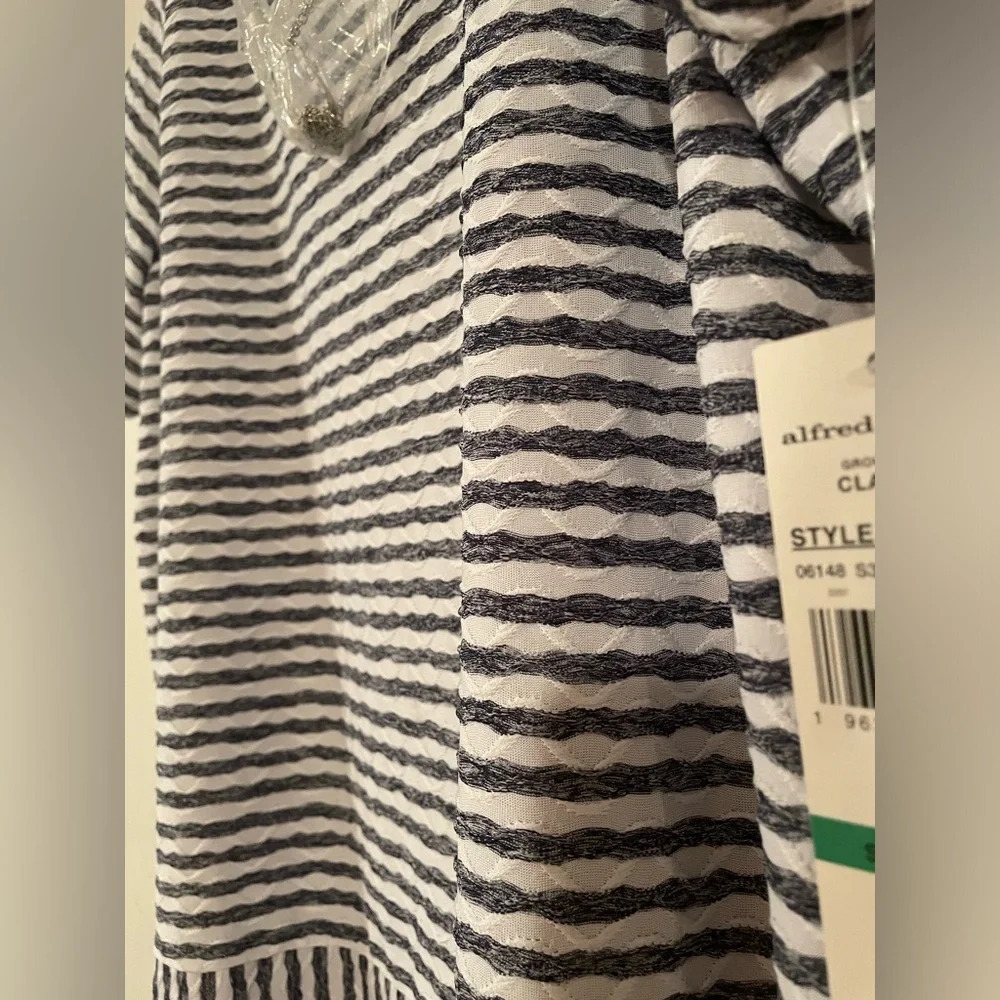 Alfred Dunner Classics Stripe Texture Knit Top With Necklace Navy/White Size L - Picture 6 of 9
